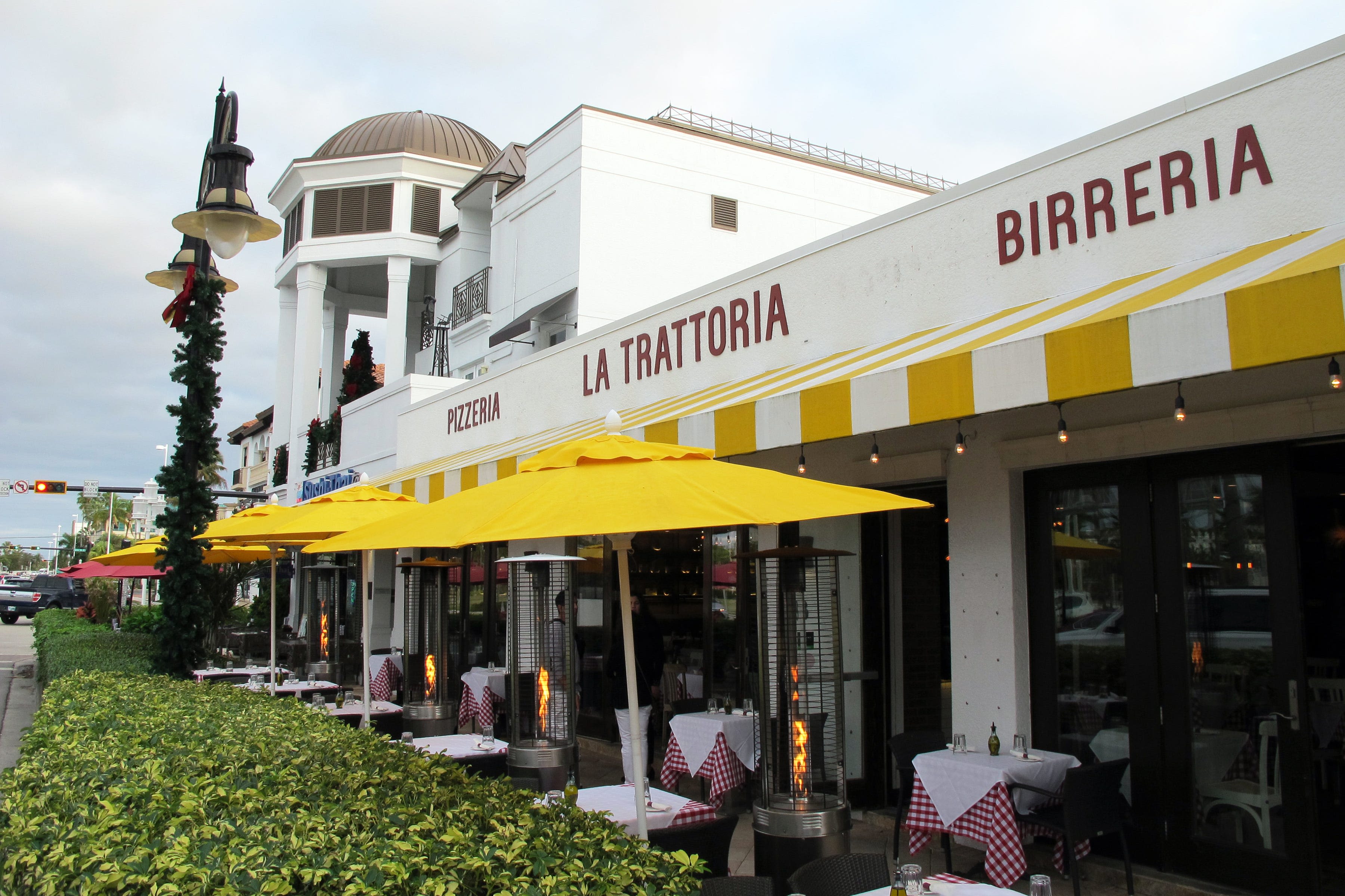 La Trattoria collapses in downtown Naples; 9 injured