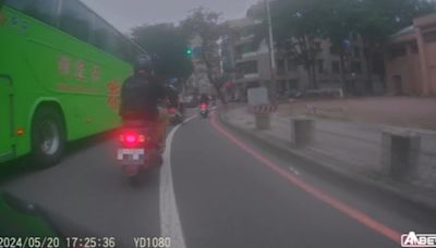 遊覽車、客運爭道逼車 一旁機車騎士心驚驚