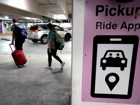 Massachusetts ballot question would give Uber and Lyft drivers right to form a union | ABC6