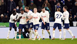 Steven Bergwijn scores twice at the death as Tottenham stun Leicester