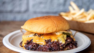 These 3 California restaurants serve America's best cheeseburgers, according to Yelp