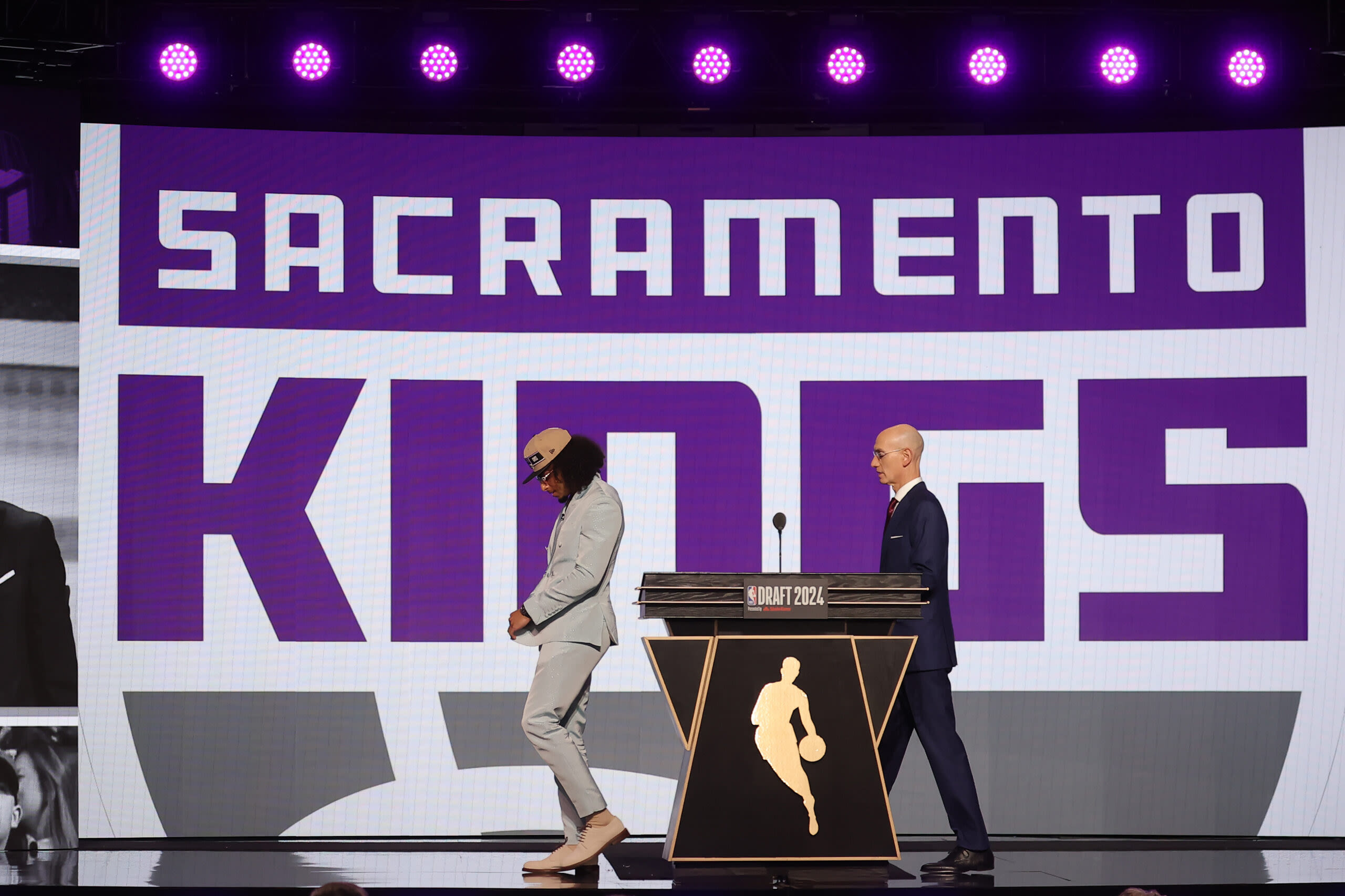 Kings’ Devin Carter is expected to miss 6 months after shoulder surgery