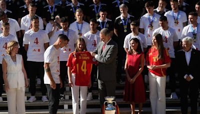 Felipe VI y la familia real recibe a los campeones de la Eurocopa: "Gracias por lo que habéis regalado a España"