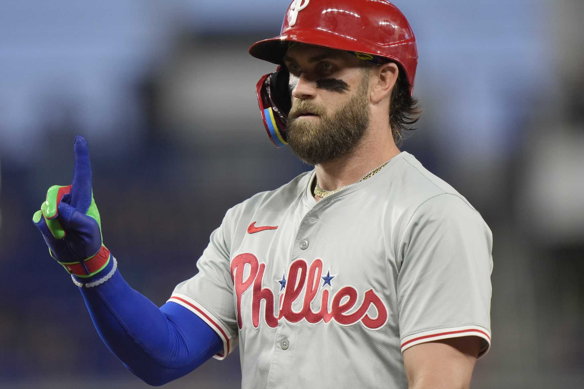 Bryce Harper scratched from Phillies' lineup with migraine