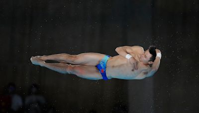 China goes 1-2 in men's platform semis, still on course for unprecedented Olympic diving sweep