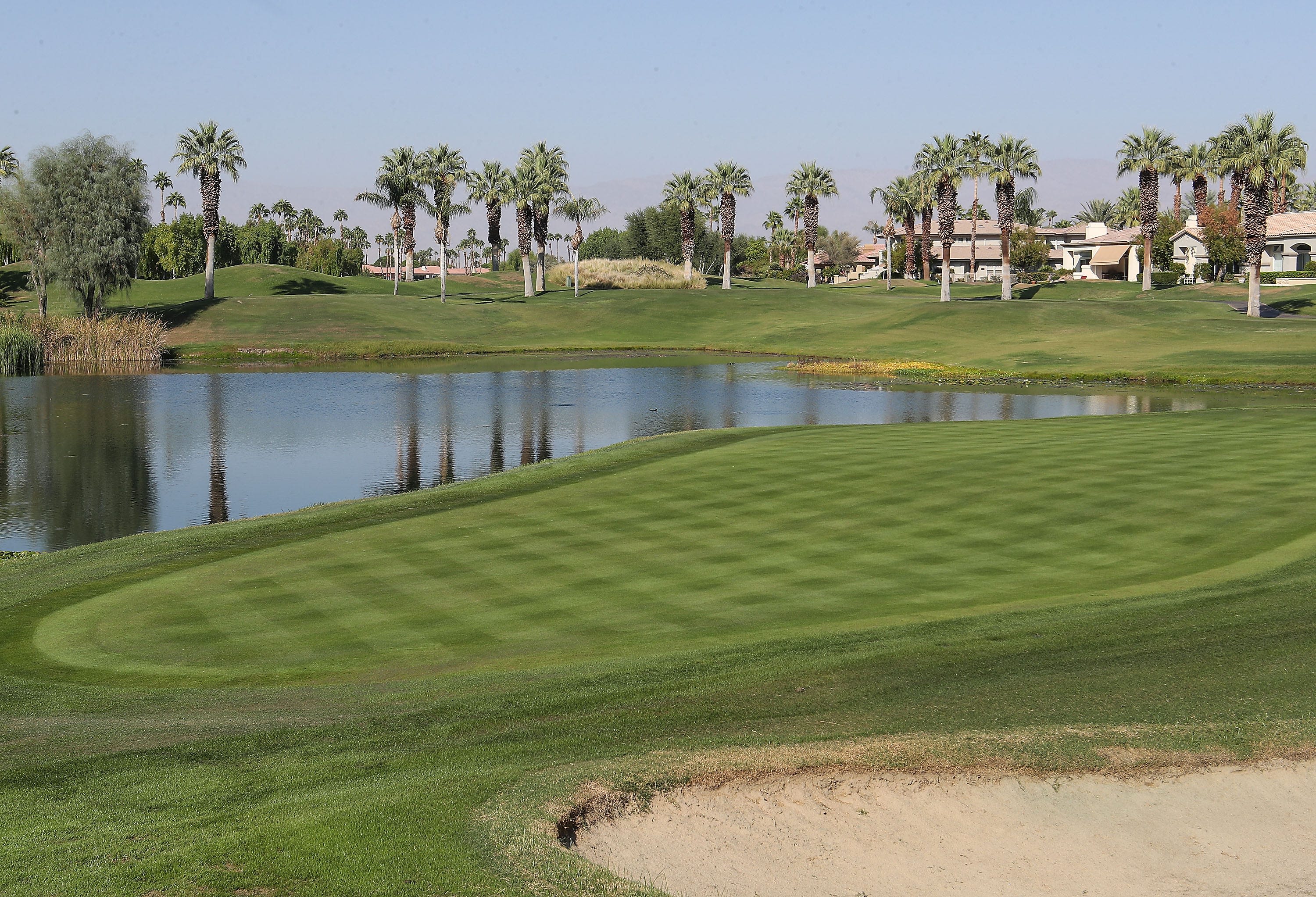 Where do Coachella Valley's public golf courses rank among California's top facilities?