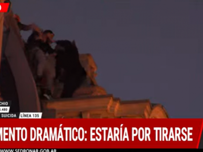 Rescataron al hombre que amenazó con tirarse desde una terraza frente a Galerías Pacífico