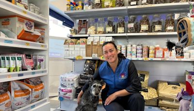 De administrativa en una bodega, a cuidar y buscar el bienestar de cientos de animales en Aranda de Duero | Economía y negocios | Cadena SER