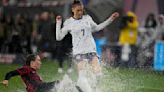 Con lluvia y drama, EE.UU. vence a Canadá y clasifica a la final de Copa Oro ante Brasil