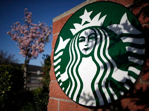Morgan Stanley rebaja el precio objetivo de las acciones de Starbucks, citando un recorte de las perspectivas del margen operativo Por Investing.com