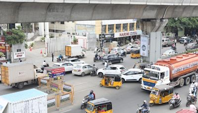 An ‘endless turn’ at 100 Feet Road in Vadapalani