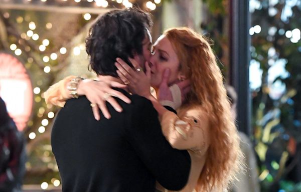 Blake Lively and Justin Baldoni Kiss in Steamy New 'It Ends With Us' Trailer