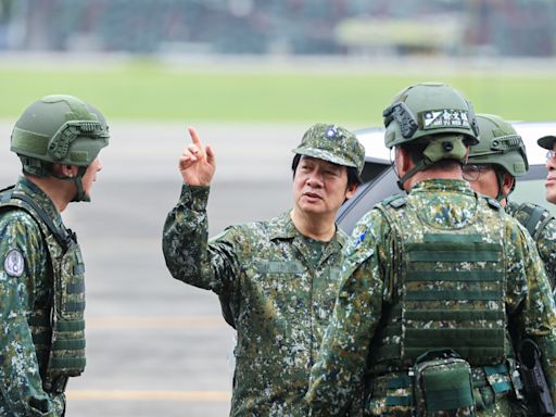 賴總統軍裝視導漢光 赴佳山基地看戰機潛力裝掛