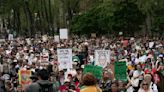 Miles participan en marchas por derecho al aborto en EEUU