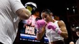 Amanda Serrano y Jake Paul muestran su boxeo ante fanáticos boricuas en el Distrito T-Mobile: “Yo peleo para ustedes”