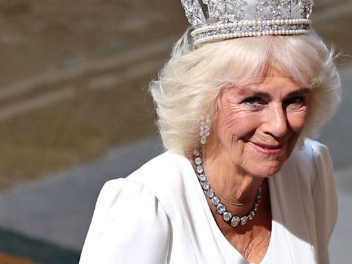 La reina Camilla, la mujer que más ha transformado a la monarquía británica, se 'corona' el día de su cumpleaños