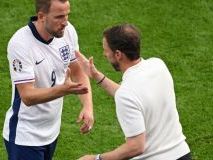 Teddy Sheringham: Southgate should copy Venables with treatment of Kane