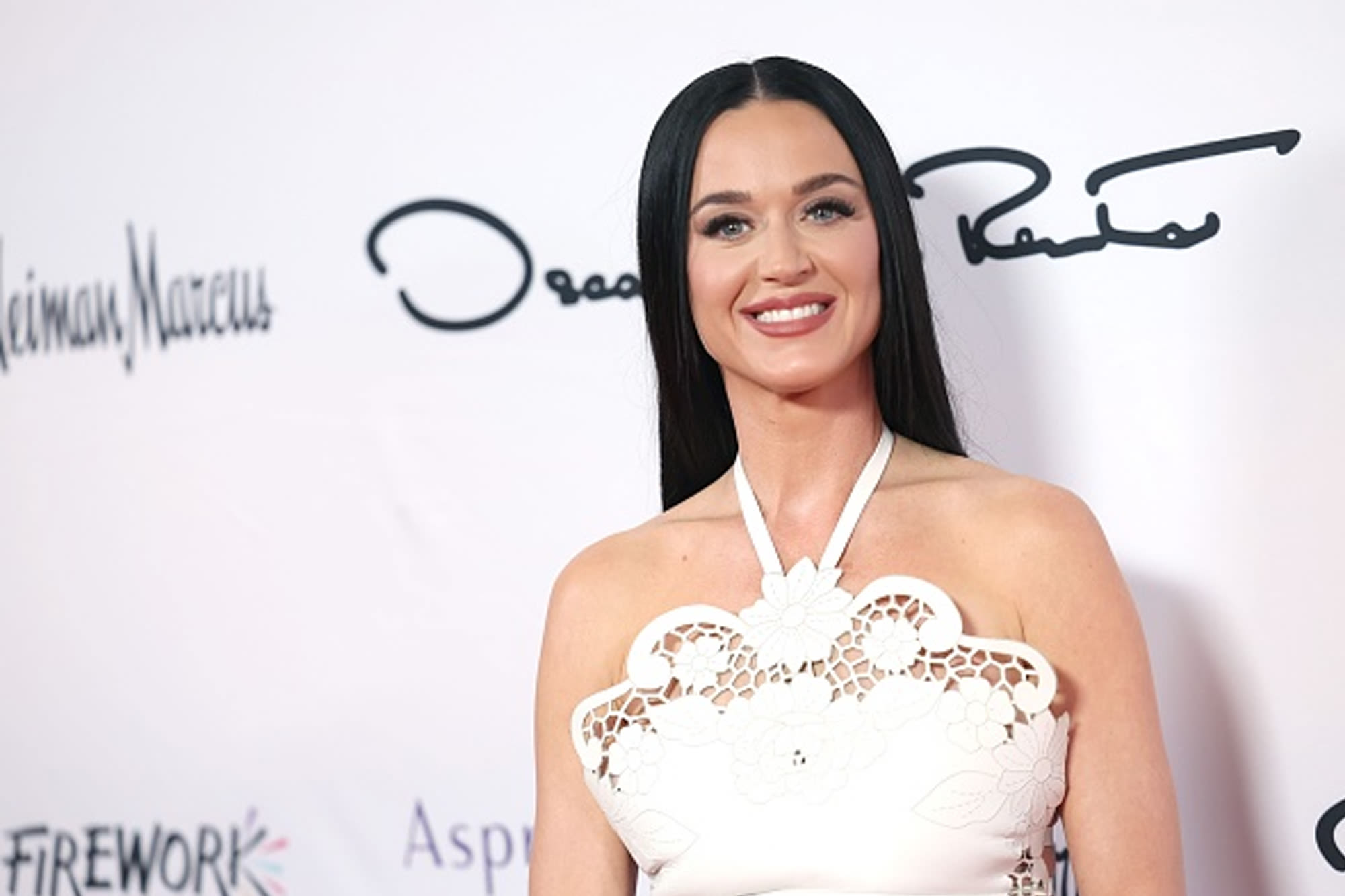 Katy Perry Says She ‘Swears by’ This Hollywood-Loved Light Therapy Wand — 35% Off