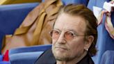 Bono (U2) firma sus memorias por sorpresa en una librería de barrio de Madrid