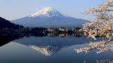 日本富士山過度旅遊惹關注 河口湖町擬引進住宿稅