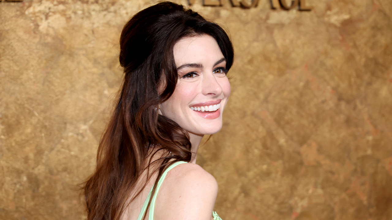 Anne Hathaway Brought Back Her Iconic 2012 Pixie Cut & The Princess Diaries Curls