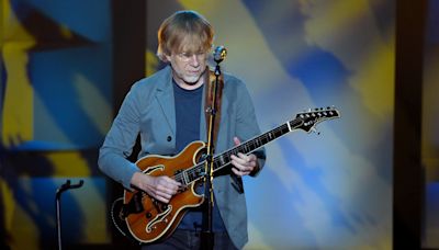 Trey Anastasio tackles Steely Dan classics in searing eight-minute performance at Songwriters Hall of Fame