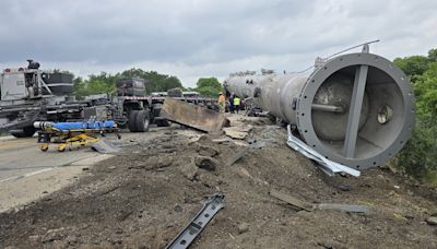 Oversized load falls from trailer in Texas, crushing vehicle, killing 2 and injuring 1