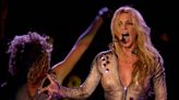 Britney Spears pide atención para las historias alegres de libro