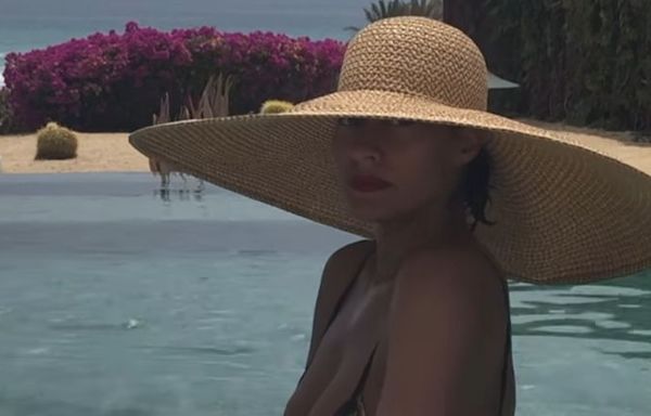 Tracee Ellis Ross Sunbathing in a Bikini and Massive Straw Hat Is the Best Thing You’ll See Today