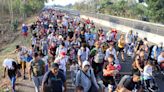El 'Viacrucis migrante' pide libre tránsito para salir de la frontera sur de México