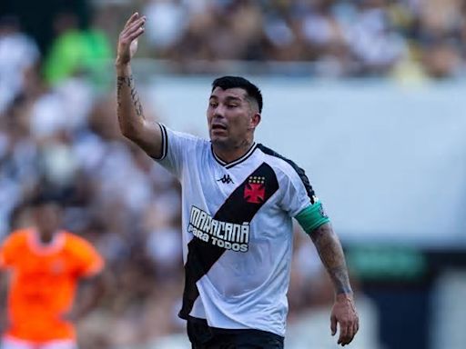 Lo sufre Gary Medel y Pablo Galdames: Barra de Vasco da Gama aprieta al plantel tras goleada en el Brasileirao