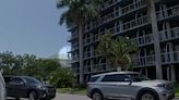 Florida robbery suspect scales sixth-floor balcony to flee police