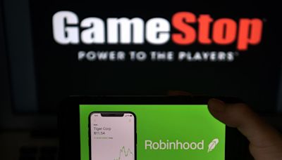 Robinhood trading volume jumps during GME and AMC run
