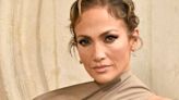 Jennifer Lopez Earns Praise For Flying Commercial Like The Rest Of Us