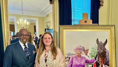 Homewood native unveils portrait of Queen Elizabeth II