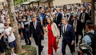 Frederik et Mary de Danemark sont à Paris : première sortie remarquée sur les Champs-Élysées