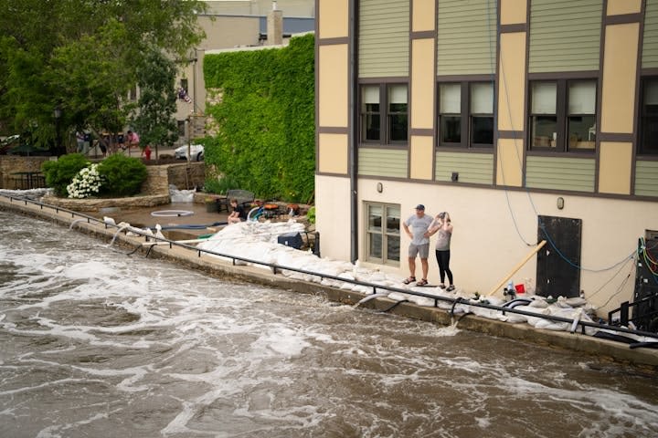 After massive flooding, Minnesota tries to sandbag, pump and dig out