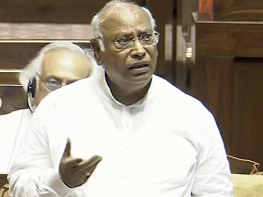 'Don't wish to live for long in this environment': Mallikarjun Kharge after 'parivarvaad' remarks by BJP MP - The Economic Times