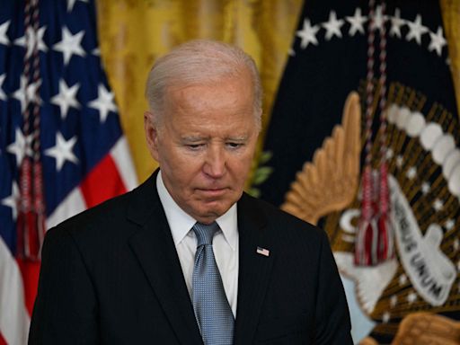 Las confusiones y errores de Joe Biden que llevaron a la baja de su candidatura