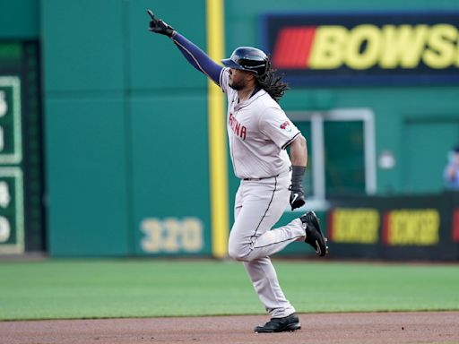 Bell y Marte conectan jonrones y Diamondbacks se redimen para vencer 9-8 a Piratas