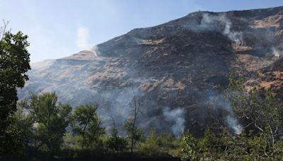 Fire burns more than 100 acres on Selah Ridge and causes local power outages