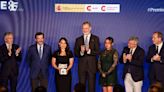 Entregan a EL UNIVERSAL premio Rey de España por trabajo “Depredadores en las aulas”