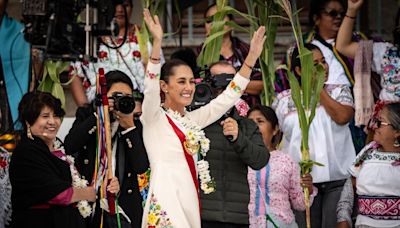 La toma de protesta de Claudia Sheinbaum en cinco momentos: de Ifigenia Martínez al bastón de mando de los pueblos indígenas