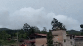 Destroços de foguete chinês caem sobre uma vila após lançamento em parceria com a França; vídeo