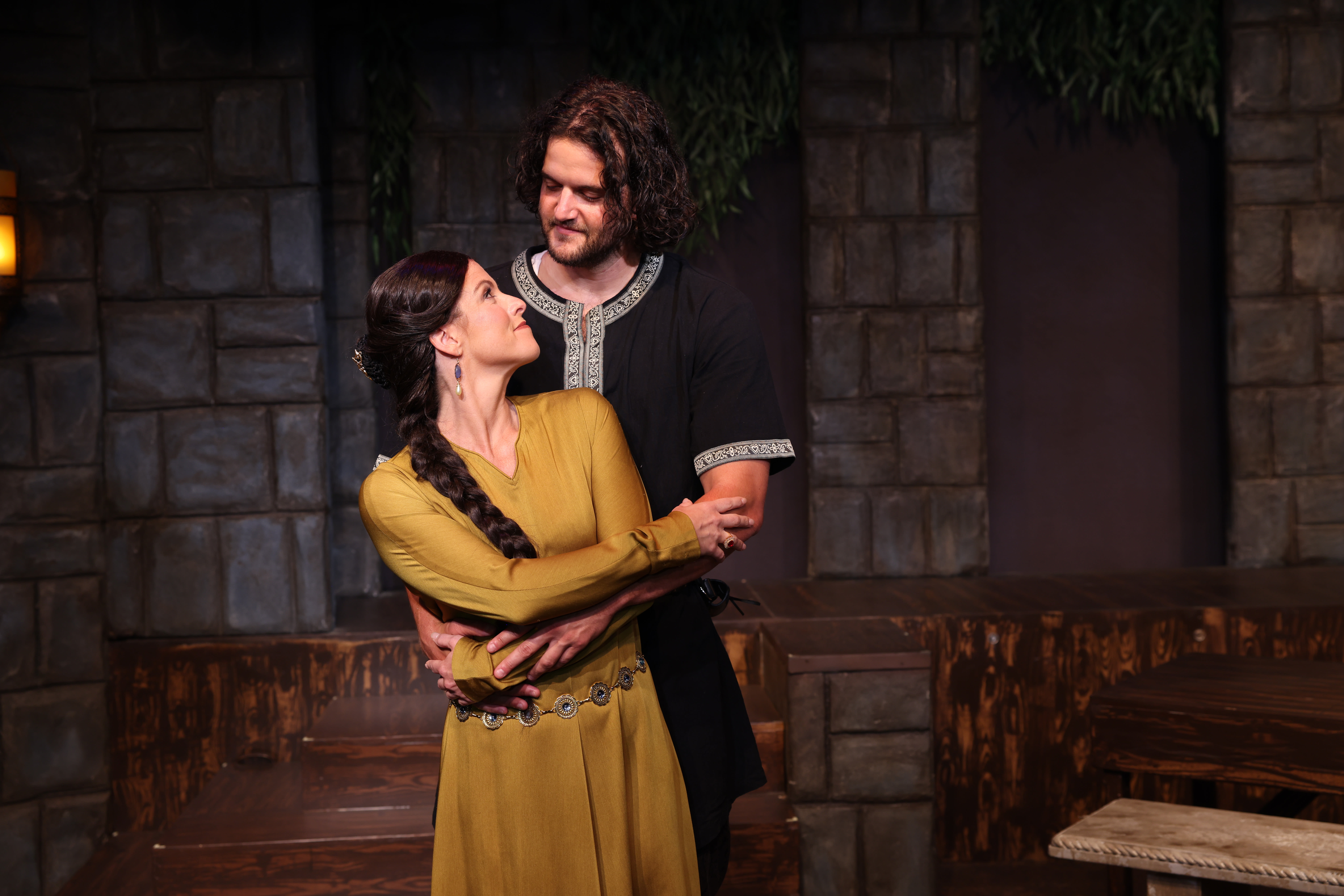 Review: Even on a small stage, North Coast Rep's 'Camelot' really sings