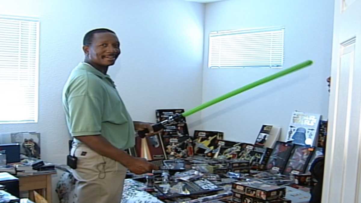 25 years ago, this superfan had 9 TVs and 2 rooms dedicated to ‘Star Wars’