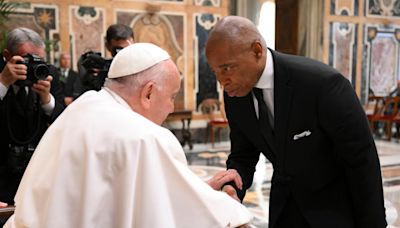 Mayor Eric Adams meets Pope Francis in Vatican City