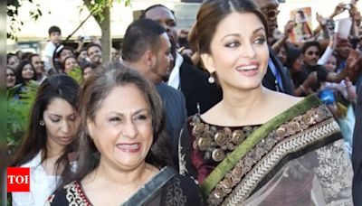 Throwback: When Aishwarya Rai Bachchan cheered for Jaya Bachchan's Lifetime Achievement Award | Hindi Movie News - Times of India