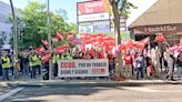 Un centenar de trabajadores de la Empresa Martín de autobuses se manifiestan frente a la Asamblea de Madrid