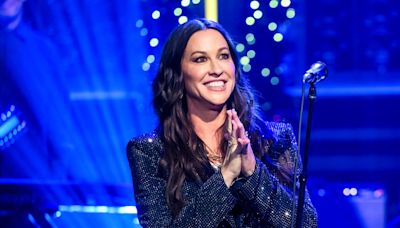 Watch Alanis Morissette Perform Her Hit Song 'Ironic' With 8-Year-Old Daughter Onyx